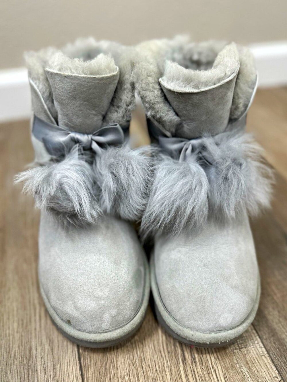 UGG Gita Women’s Size 8 Gray Suede Sheepskin Pom Pom Ankle Boots